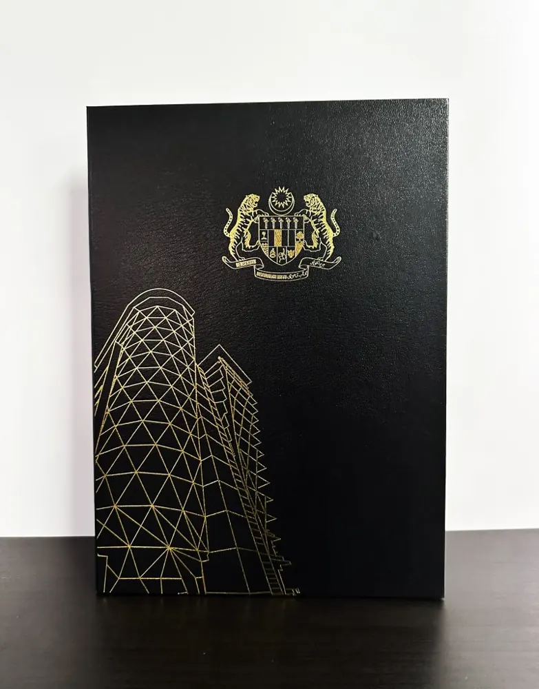 Foil-stamped cover: Black hard cover with gold foil