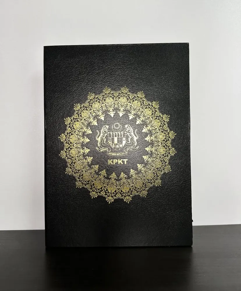 Emblem cover: Hard cover with gold foil emblem